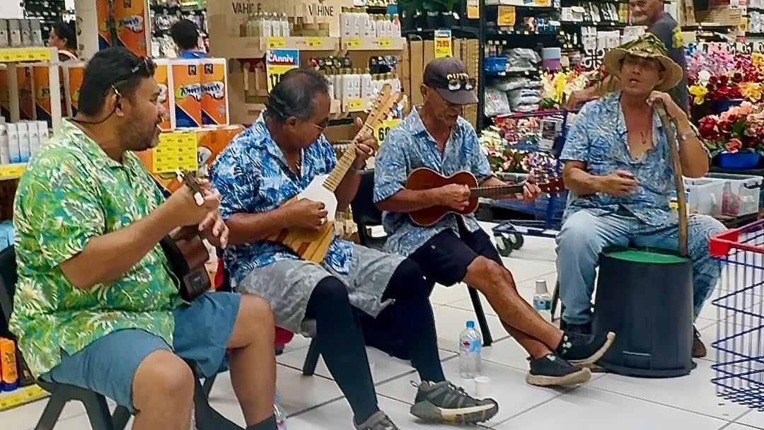 Tahitian ukulele band