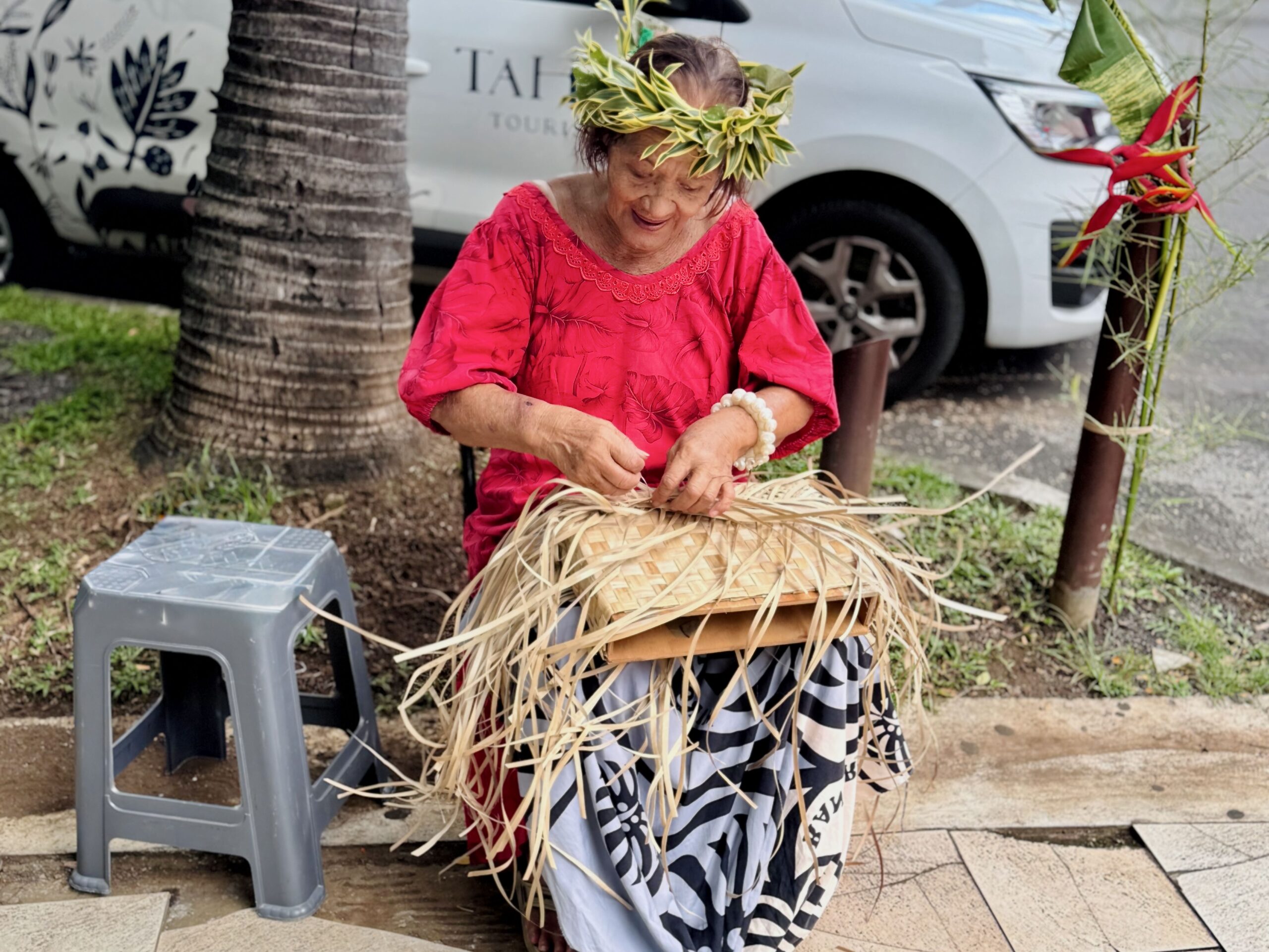 Tahitian craft-making